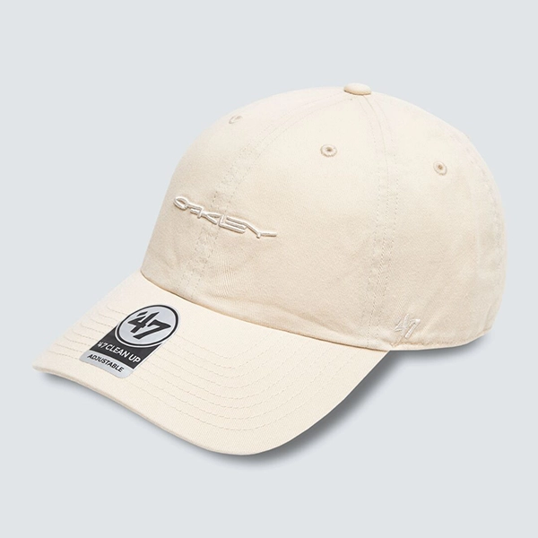 כובע אוקלי בז' 47 OAKLEY SOHO DAD HAT זווית קדמית