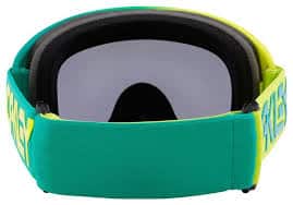 מבט אחורי על שכבת פנים Triple-Layer Face Foam