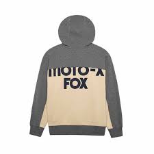 מבט אחורי על קפוצ׳ון Fox עם כובע ושרוך מתכוונן