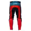 מכנס Fasthouse Grindhouse Hudson Pant מבט קדמי מבט צד על פאנלים גמישים ועיצוב Hudson תקריב על חיזוקי העור באזור הברכיים לוגו Fasthouse על חגורת המותן בעיצוב קלאסי