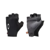 כפפות Oakley Endurance Lite Road Short Glove מבט קדמי תקריב על כף היד מחומר Clarino® מבט צד על כפפות Oakley עם רשת אוורור בגב כפפות Oakley Endurance Lite בשימוש על כידון אופניים