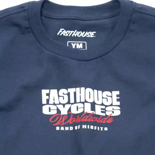 תקריב הדפס קדמי בחולצת Fasthouse Youth Spanner