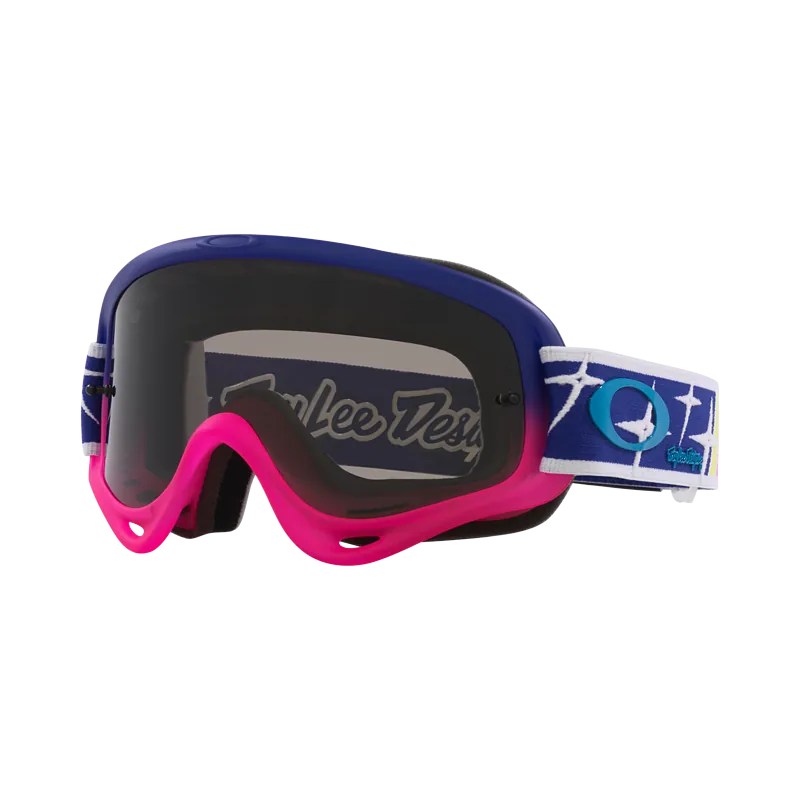 משקף אבק Oakley O Frame MX מותקן על קסדת שטח