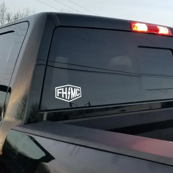 מדבקה פסטהאוס לבן - Fasthouse Lineup Die Cut Sticker White מק"ט 903017-11-00 - תמונת התקנה על רכב
