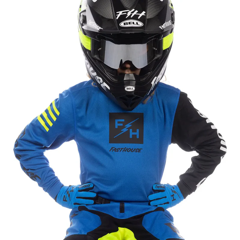 מכנס רכיבה ילדים פסטהאוס כחול צהוב - Fasthouse Youth Carbon Echo Pant מק"ט 375003-35 - תקריב לבוש - פלג גוף עליון