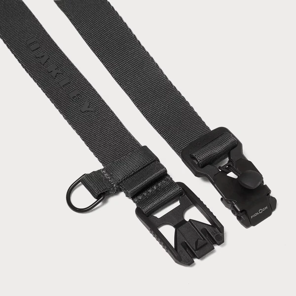 חגורת Oakley Latitude Web Belt שחורה מק"ט FOS901815-02E - תקריב - אבזם וטבעת